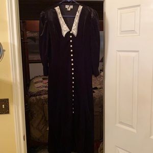 UltraDress Size 8 black dress